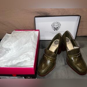 Vince Camuto green croc heel pumps size 8